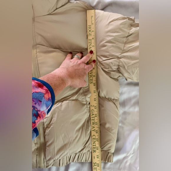 ANWND Beige Short Puffer Jacket - Large - Picture 12 of 13